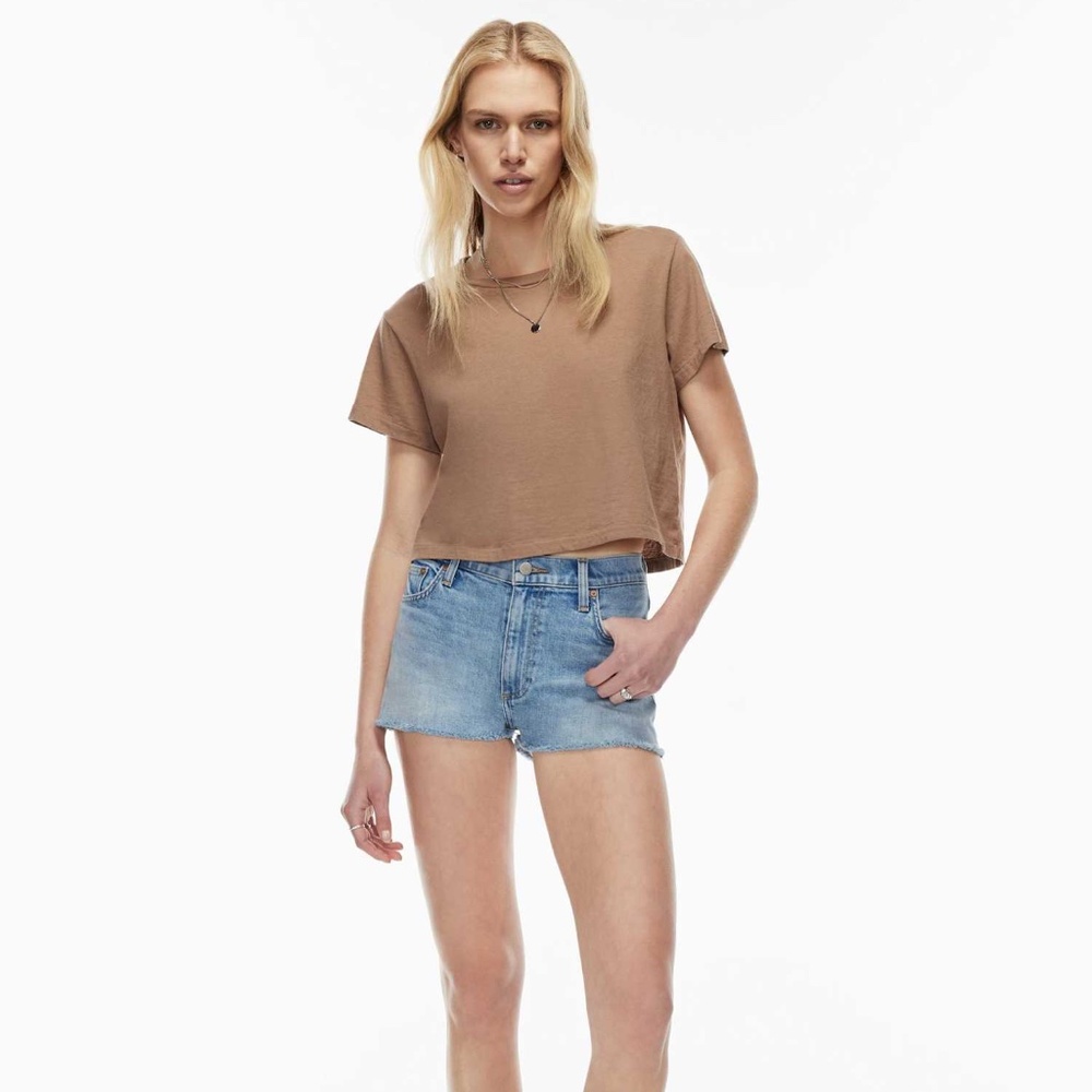 Aritzia Denim Forum The Romy Slim Shorty Short Size 31
